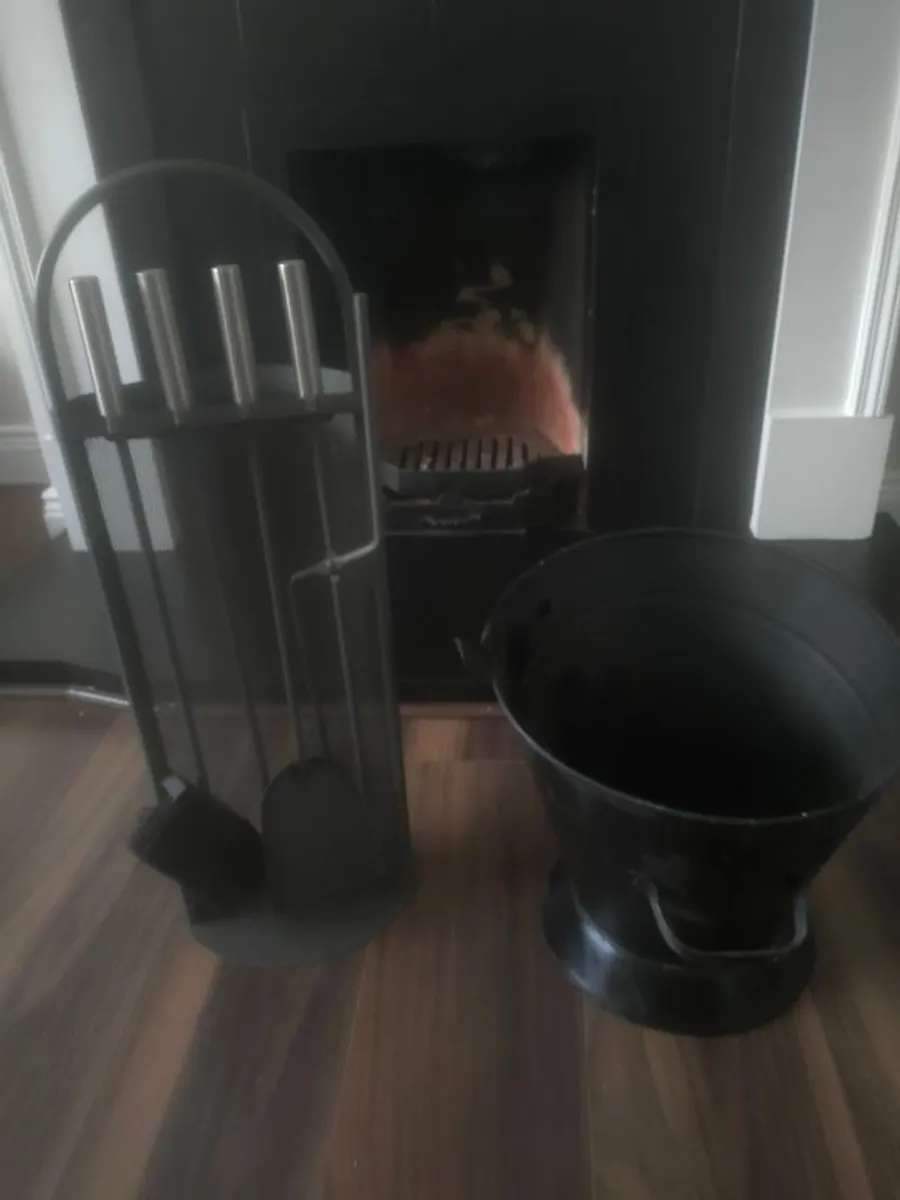 Fire grate, guard, bucket and companion set - Image 3