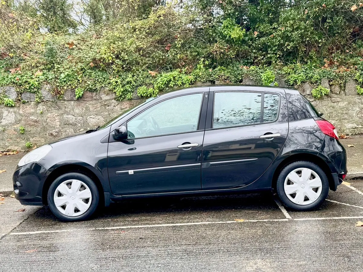 Renault Clio Nct 10/26  Tax 12/25 low mileage - Image 3
