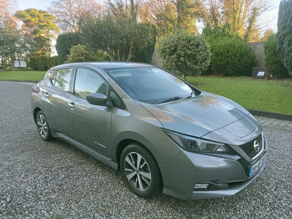 201 Nissan LEAF 40-KW Automatic NCT 5 /26 TAXED - Image 4