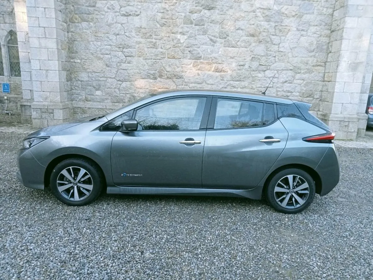 201 Nissan LEAF 40-KW Automatic NCT 5 /26 TAXED - Image 2