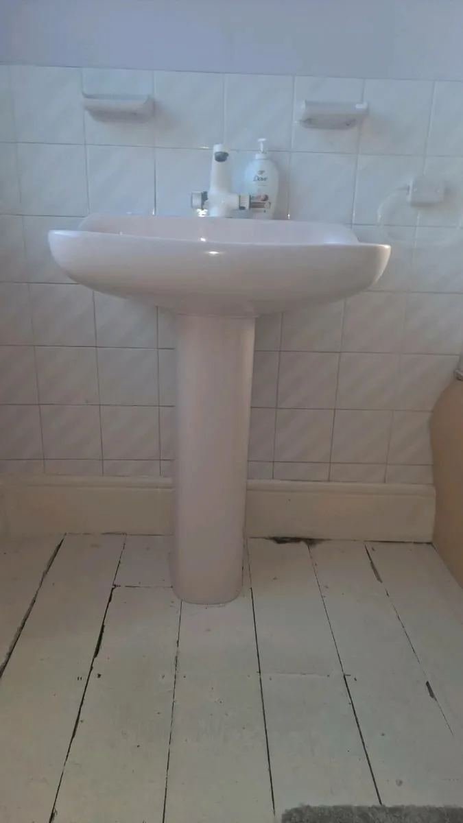 retro bathroom - Image 2