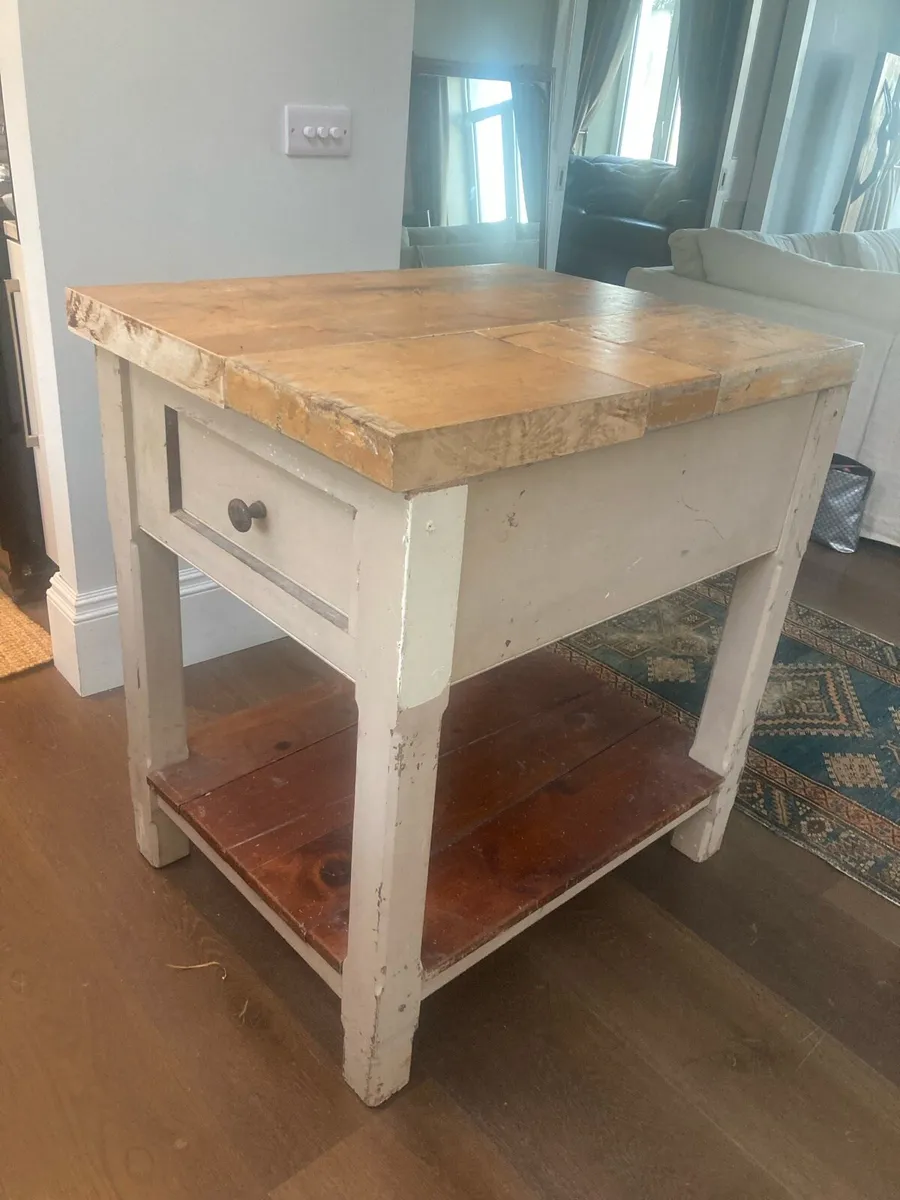 Chalon butchers block island - Image 1