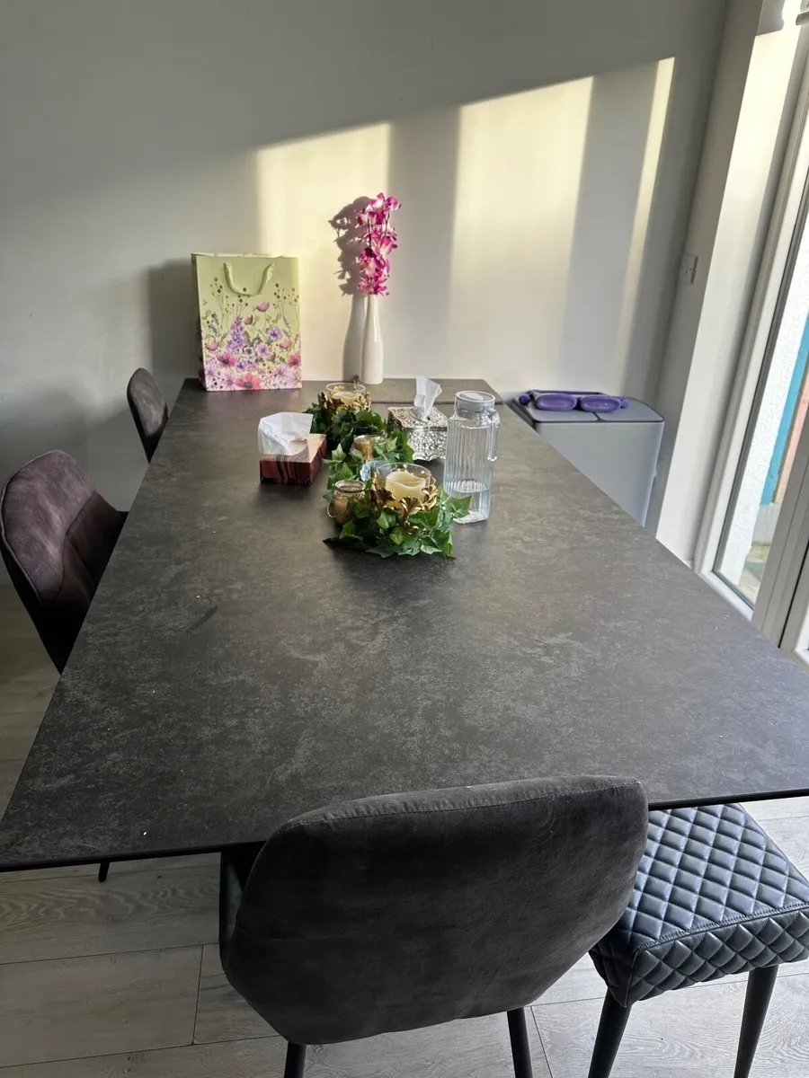 Dinning table - Image 1