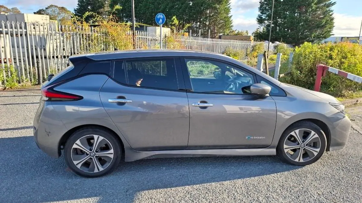2019 Nissan Leaf - Image 3