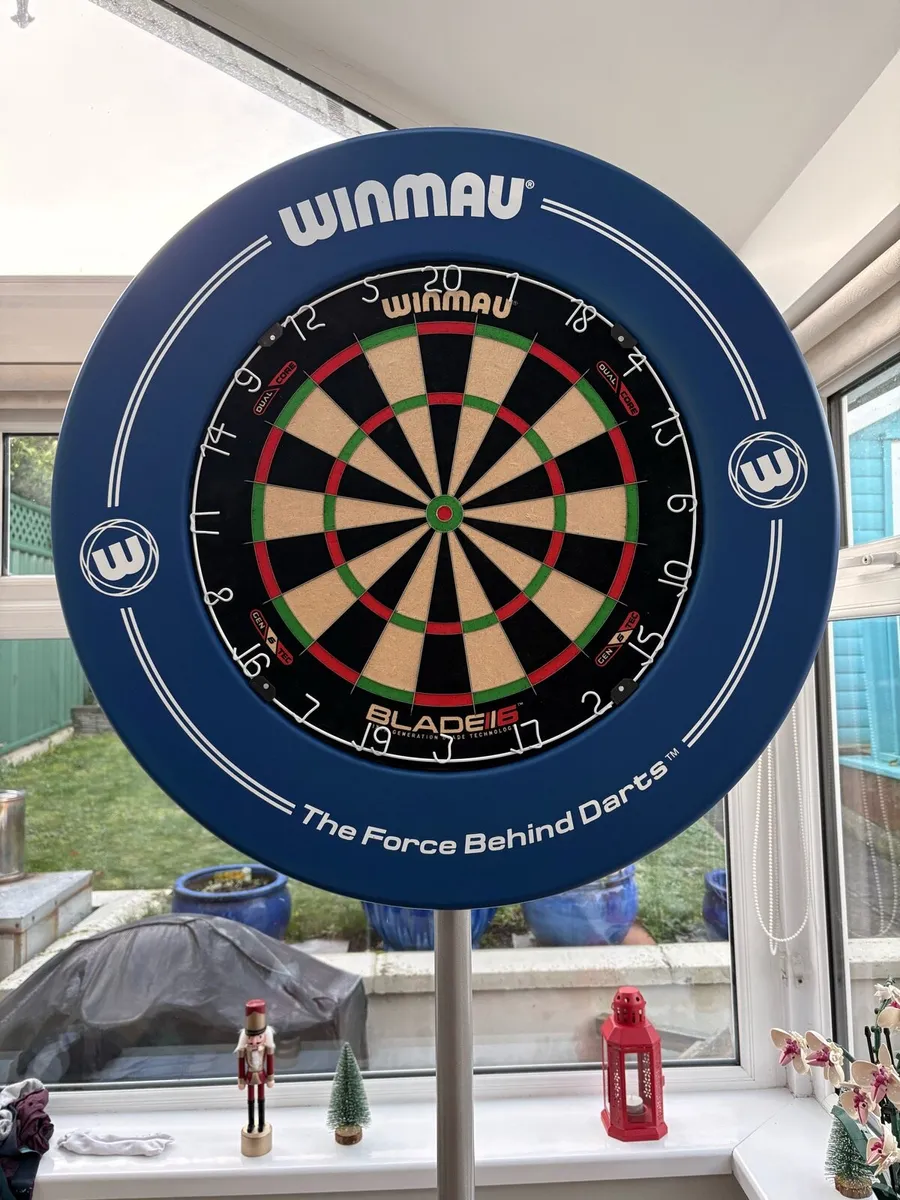 Winmau Dartboard and Stand - Image 1