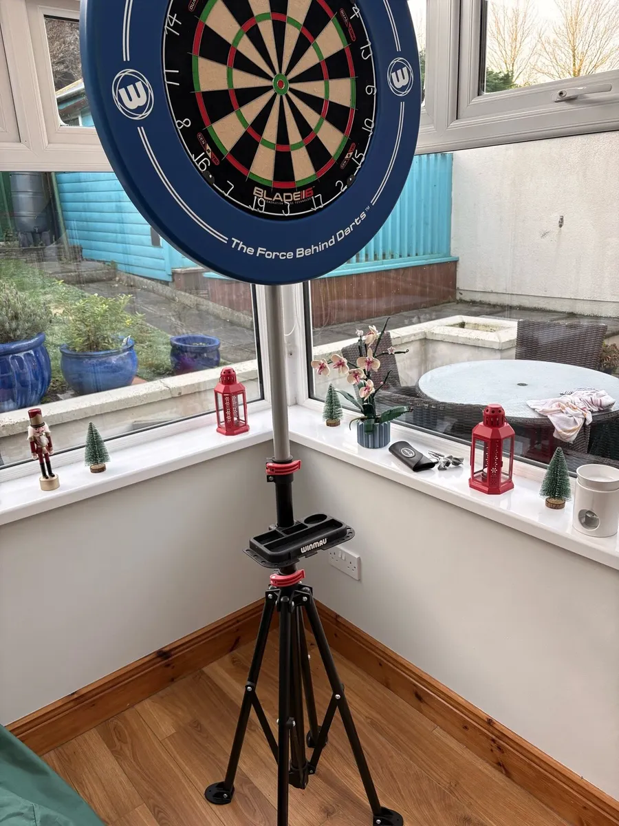 Winmau Dartboard and Stand - Image 4