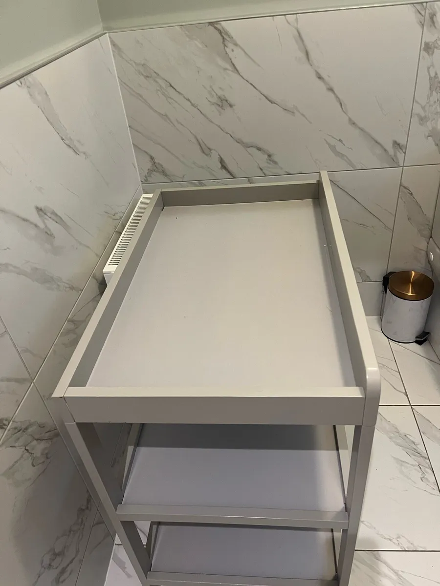 Changing table - Image 3