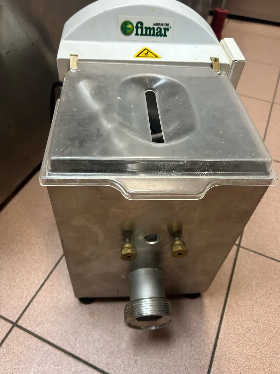 2.5kg Fimar Pasta machine w/ elec Cutter - Image 1