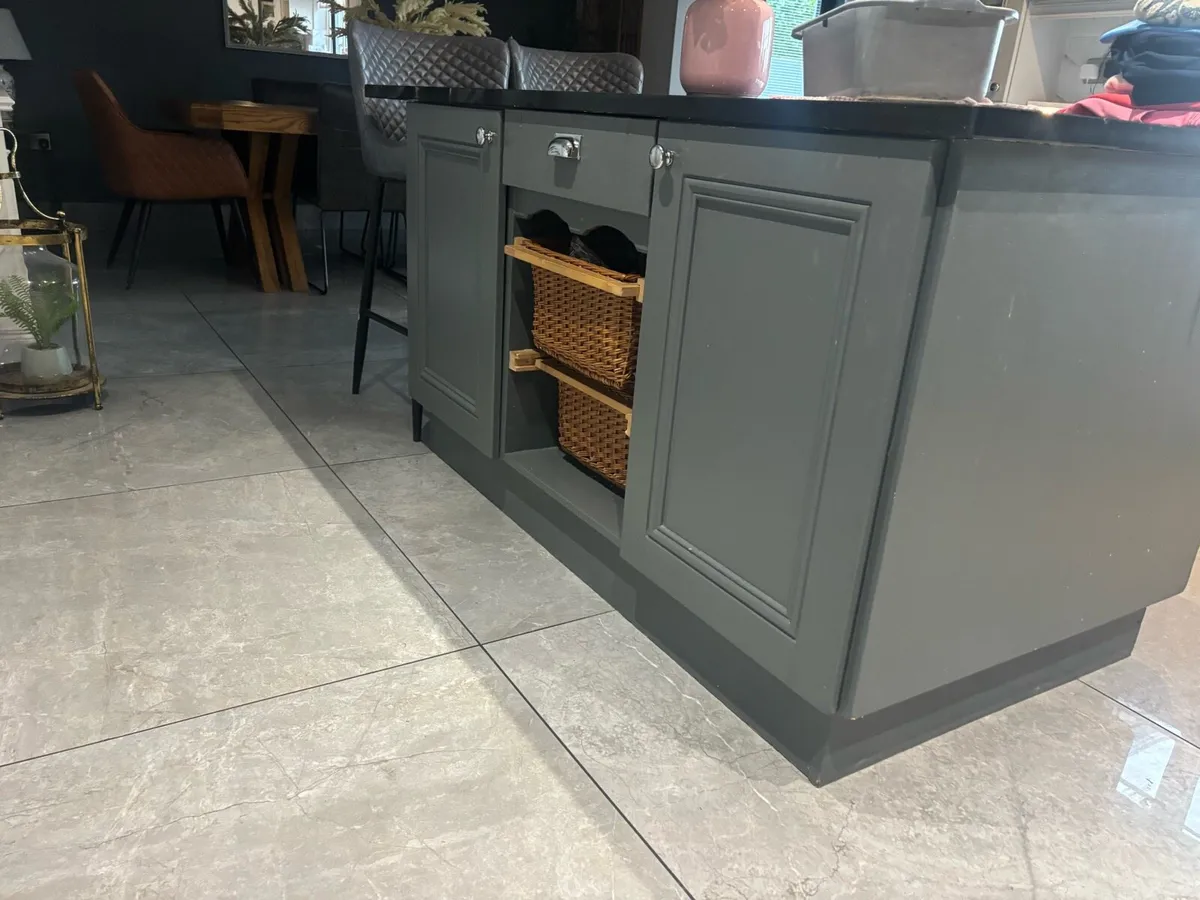 Kitchen island - Image 3