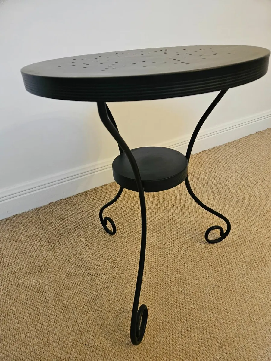 Round side table - Image 1