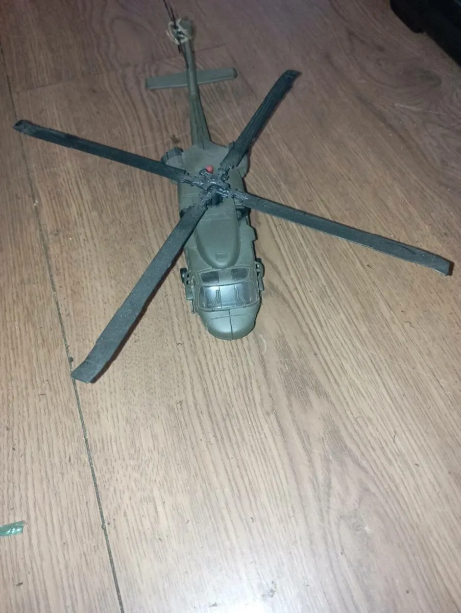 DE AGOSTINI (1-72 SCALE ) UH-60A BLACK HAWK. - Image 2