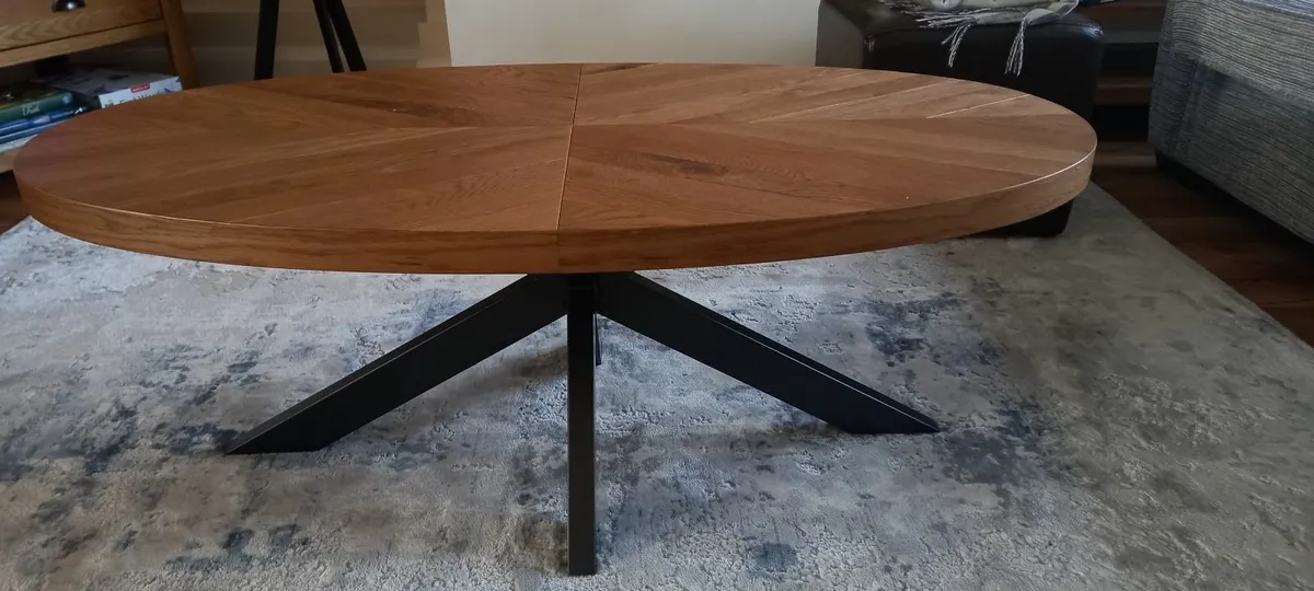 Oak coffee table. - Image 1