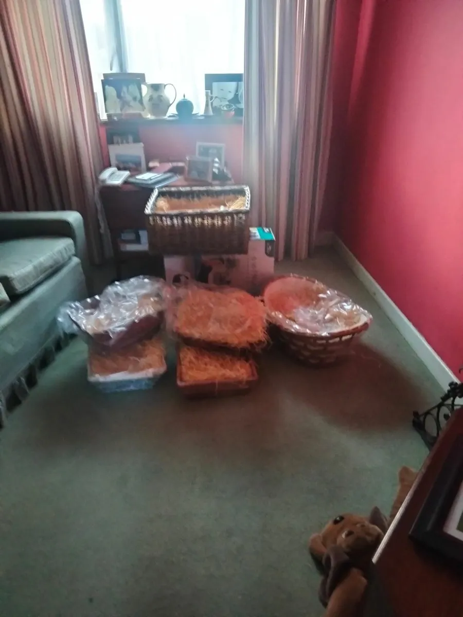 Empty hamper baskets