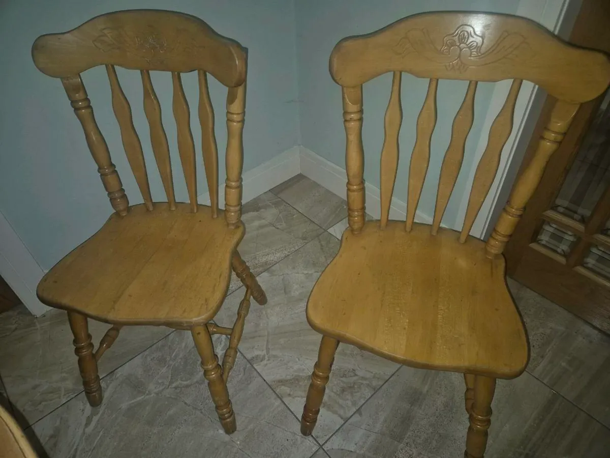 Kitchen/dining table and chairs - Image 3