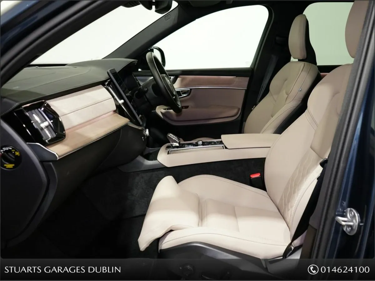 Volvo XC90 PLUS DARK: DENIM BLUE WITH CARDAMOM LEA - Image 3
