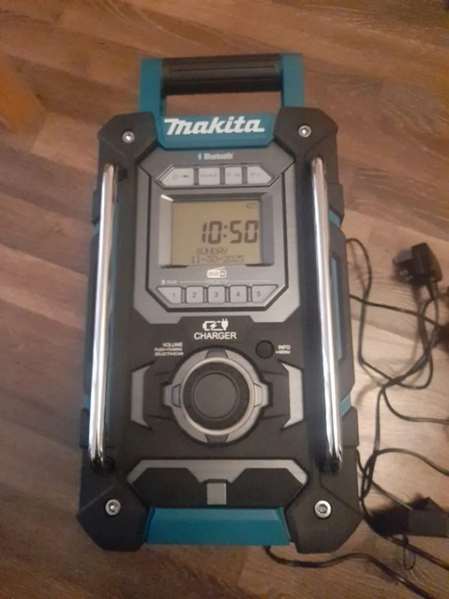 Makita job site radio DMR301 - Image 2