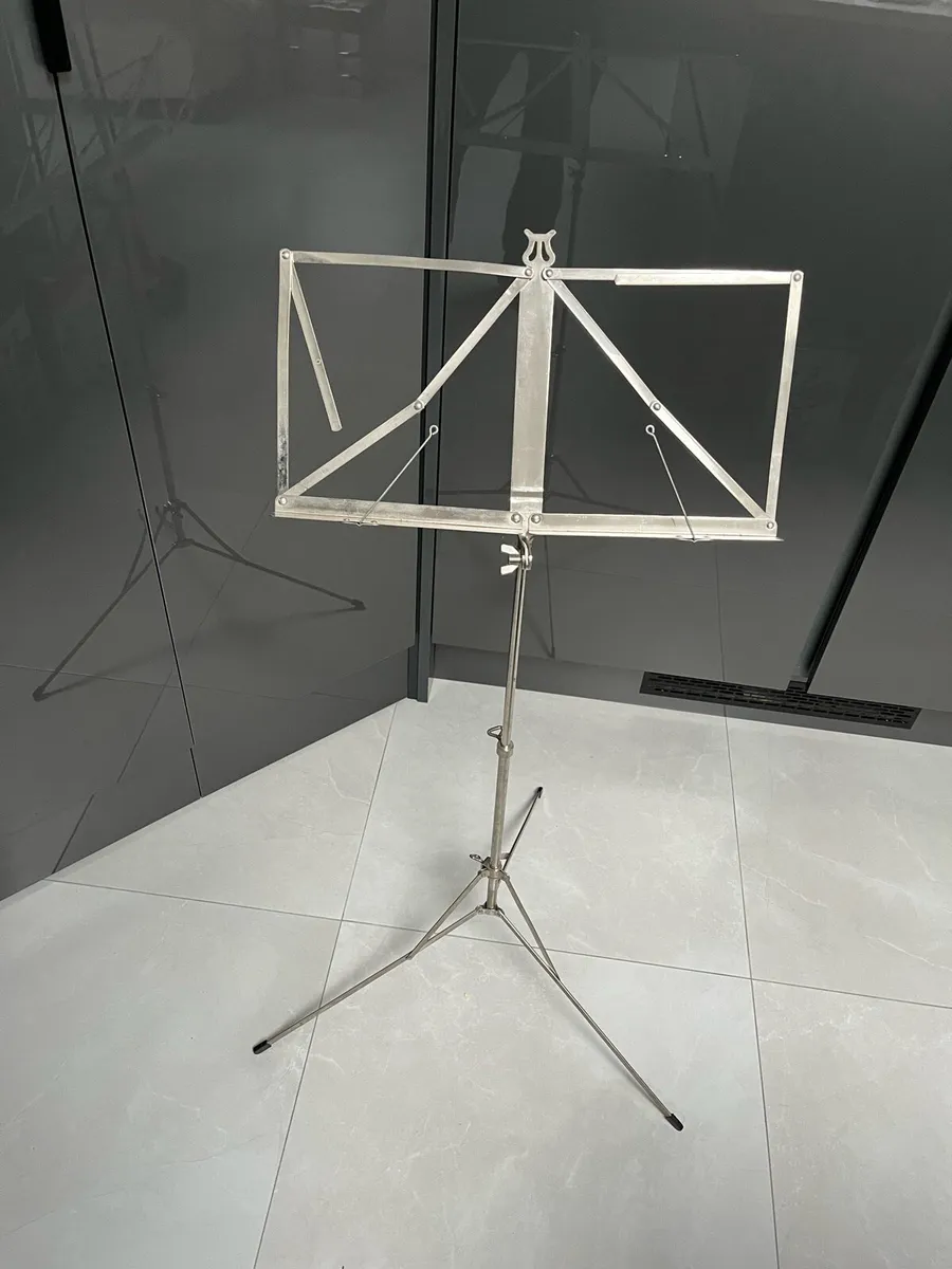Folding music stand