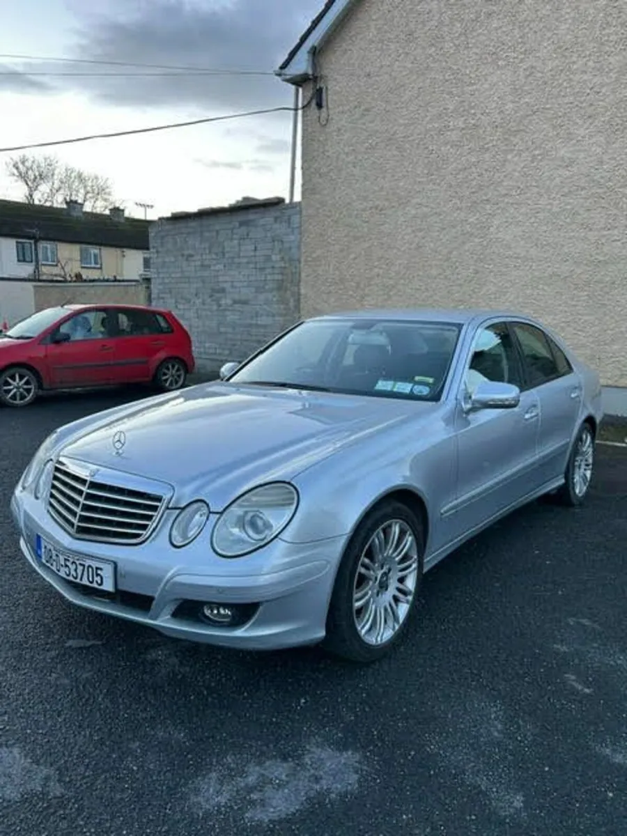 2008 Mercedes-Benz E-Class E200 Kompressor Sport - Image 3