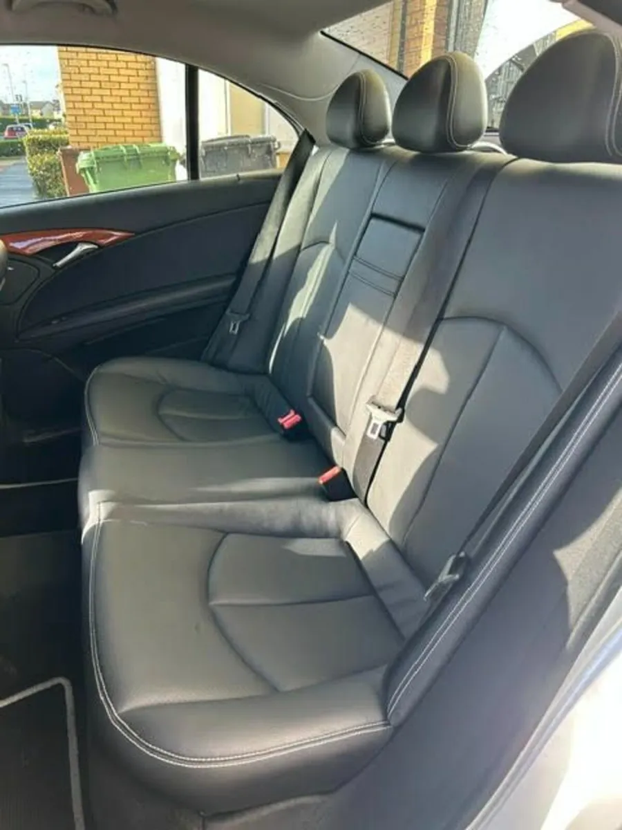 2008 Mercedes-Benz E-Class E200 Kompressor Sport - Image 4