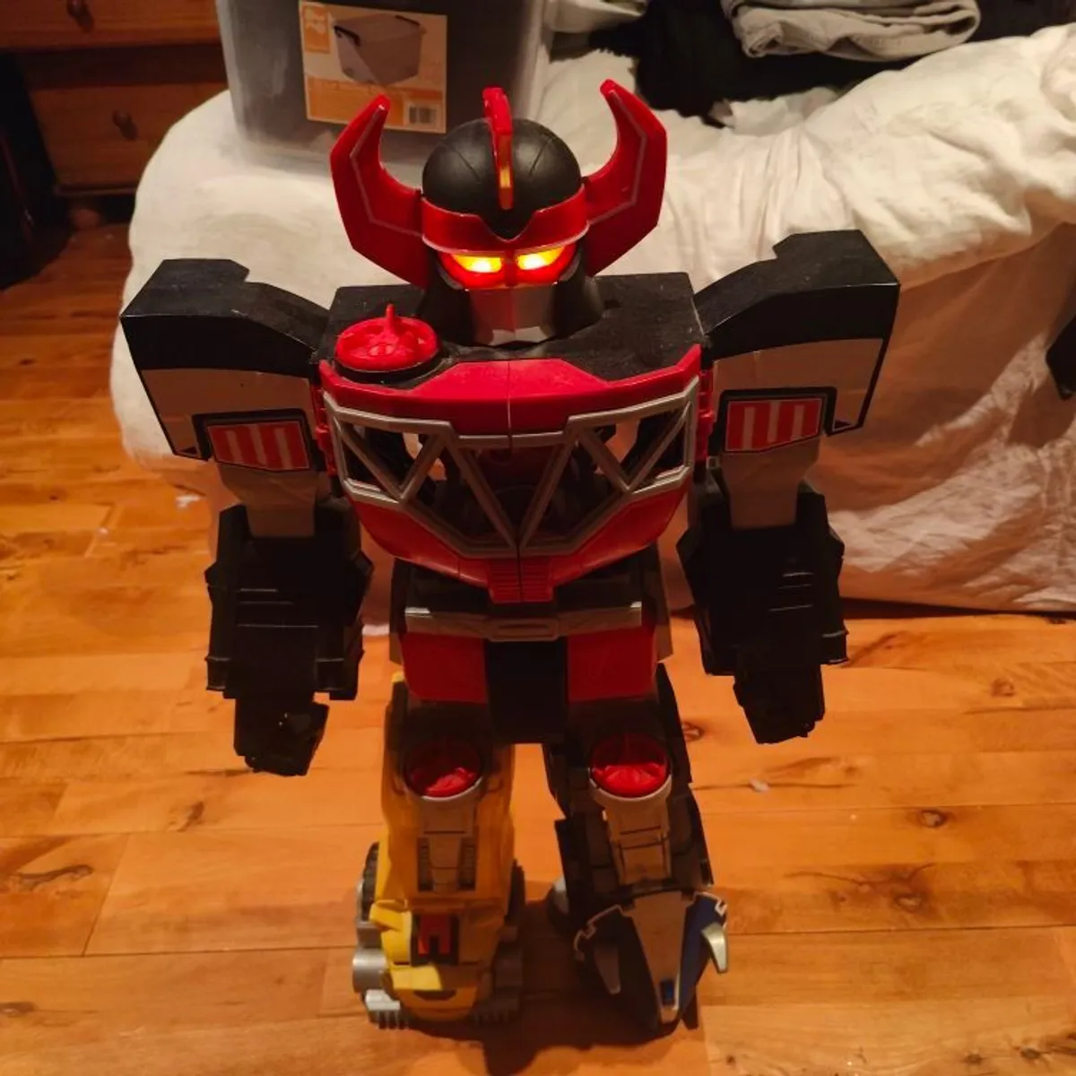 Power Rangers megazord toy - Image 1