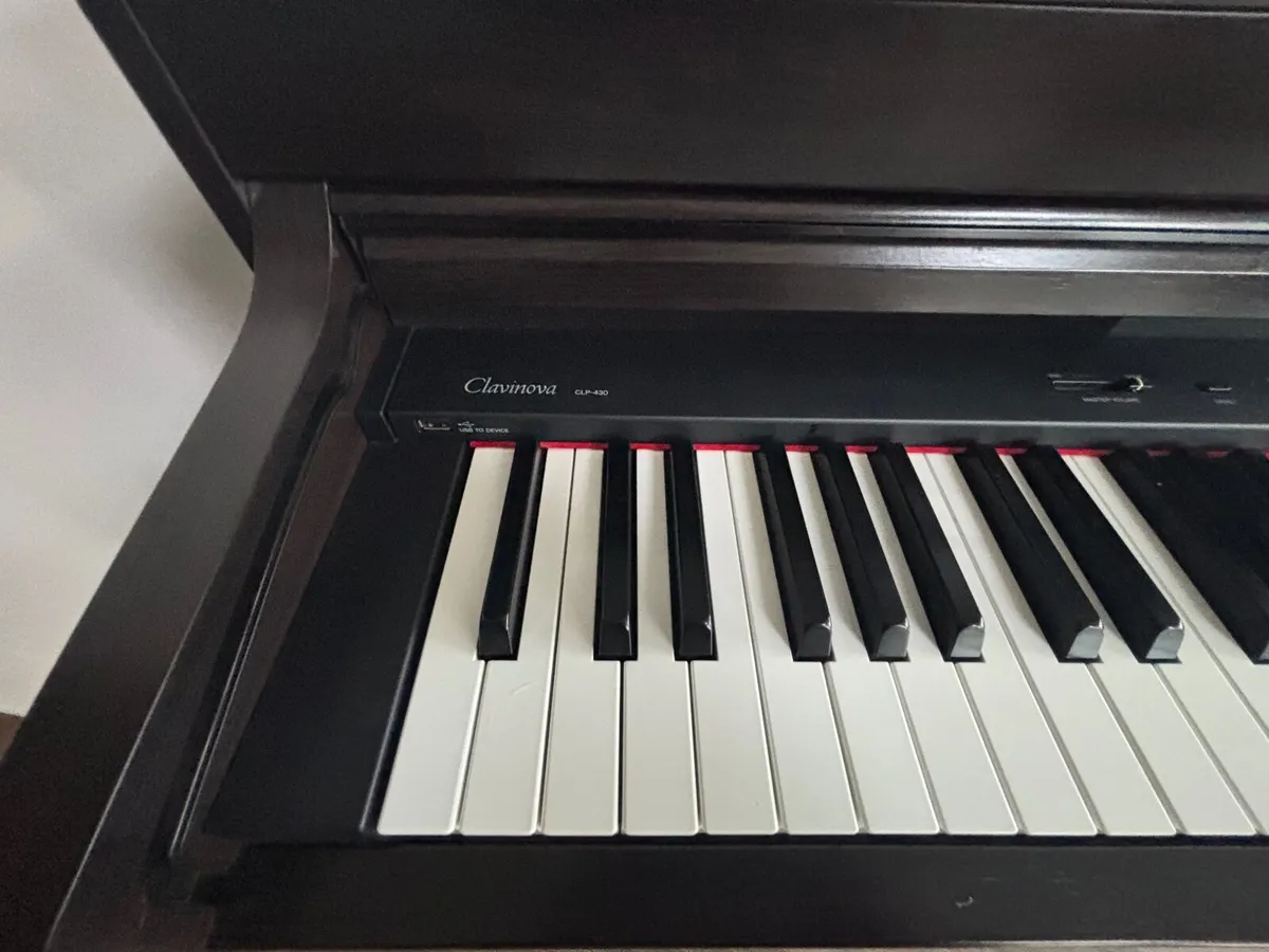 Yamaha Clavinova CLP 430 piano - Image 2