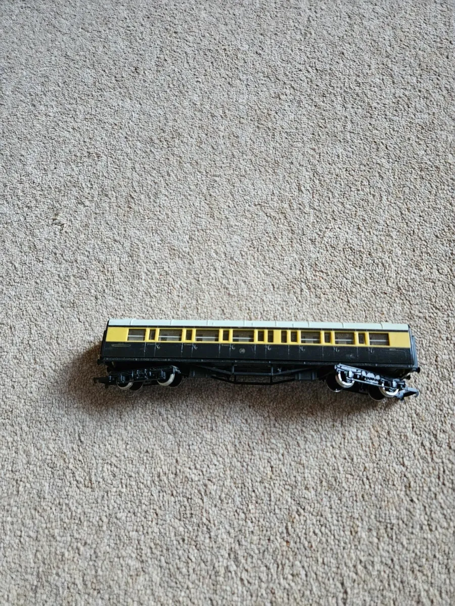 Hornby Trian Lima Carraige