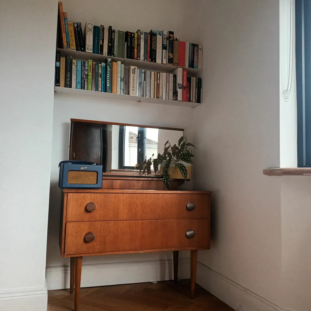 Mid century sideboard / console - Image 1