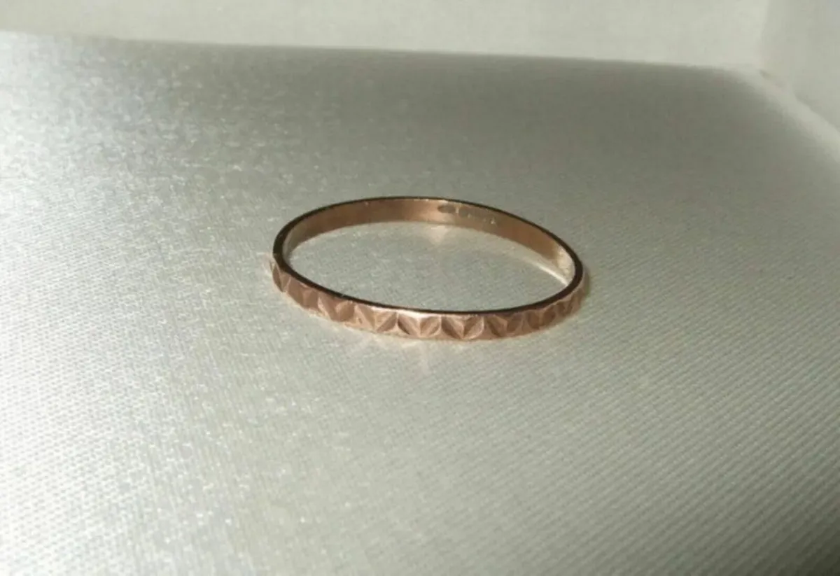 Vintage 9ct Rose Gold Hallmarked Unisex Band - Image 3