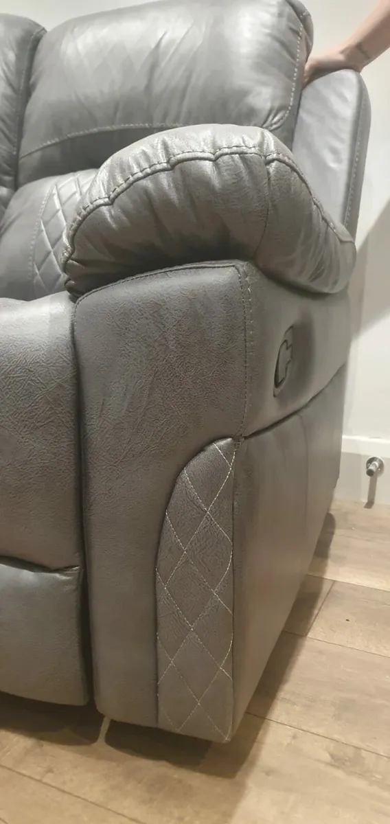 Norman leather recliners - Image 3