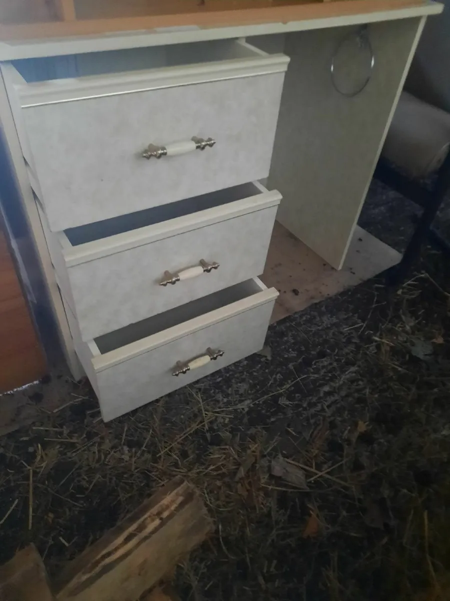 Dressing table - Image 2