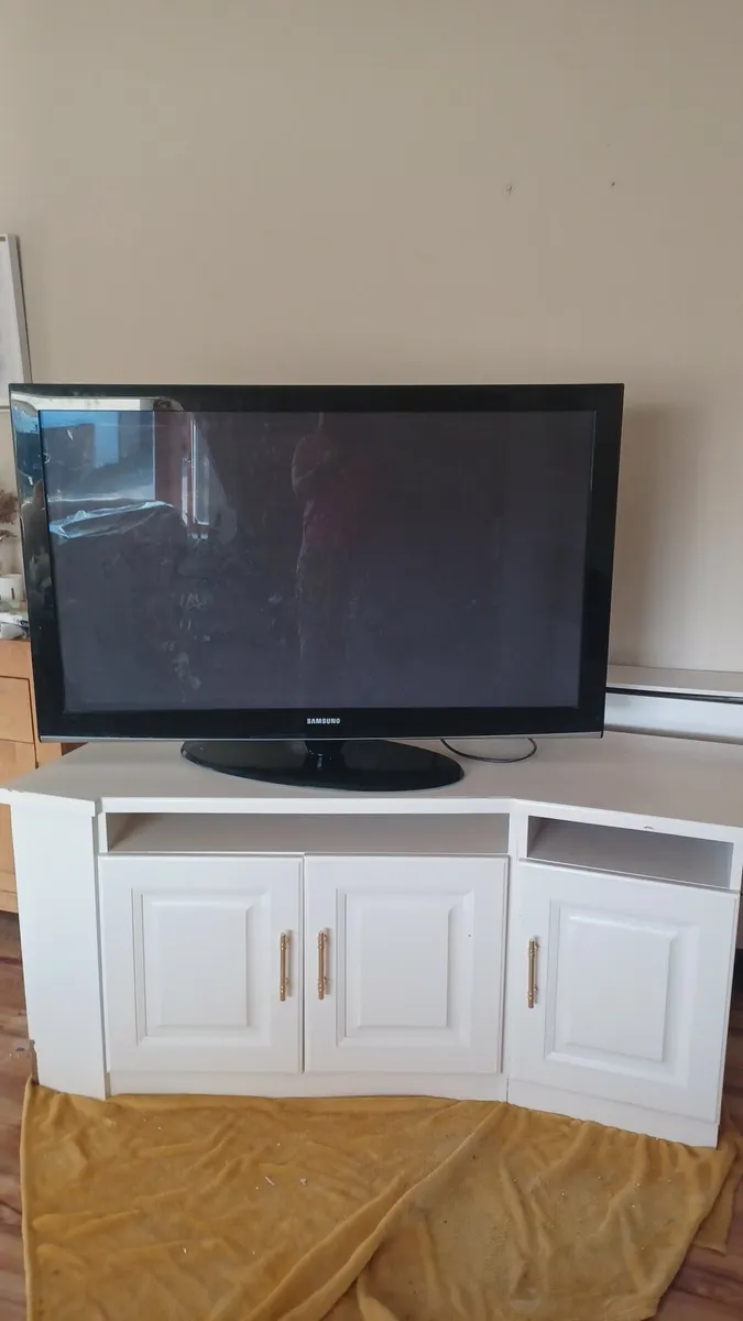 Smart 56"tv and  corner unit - Image 1