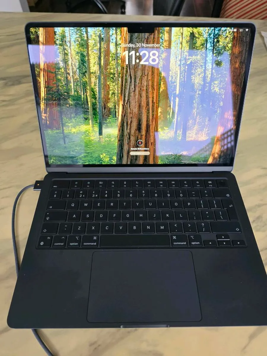 Apple Macbook M2 2025 - Image 4