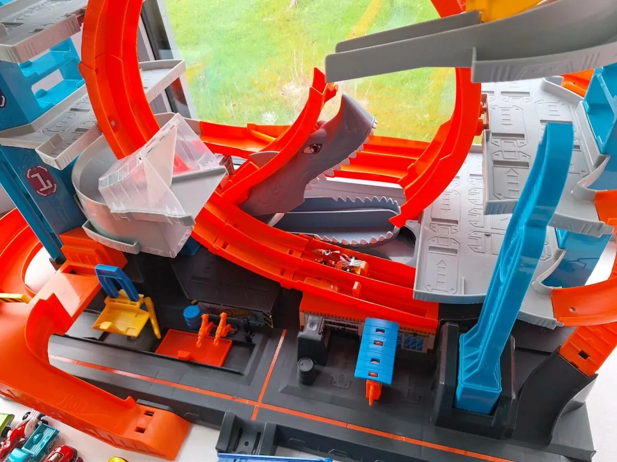 Hot Wheels ultimate garage - Image 3