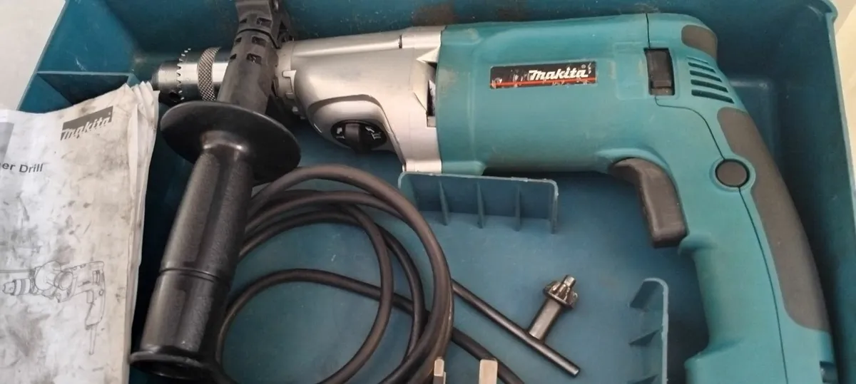 Makita HP2070 2 Speed Percussion Drill 240v - Image 2
