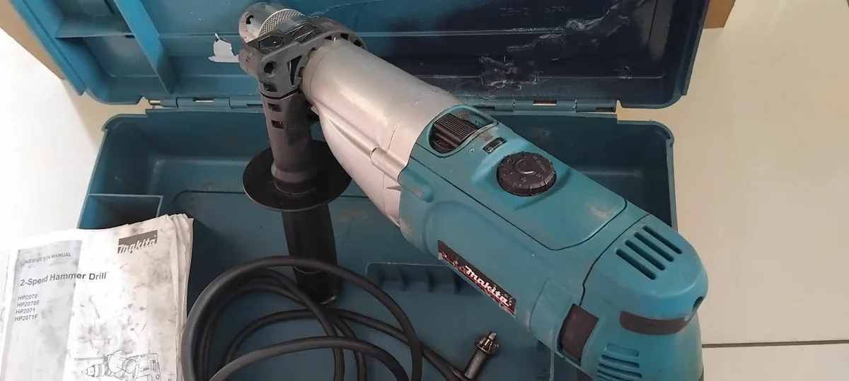 Makita HP2070 2 Speed Percussion Drill 240v - Image 3