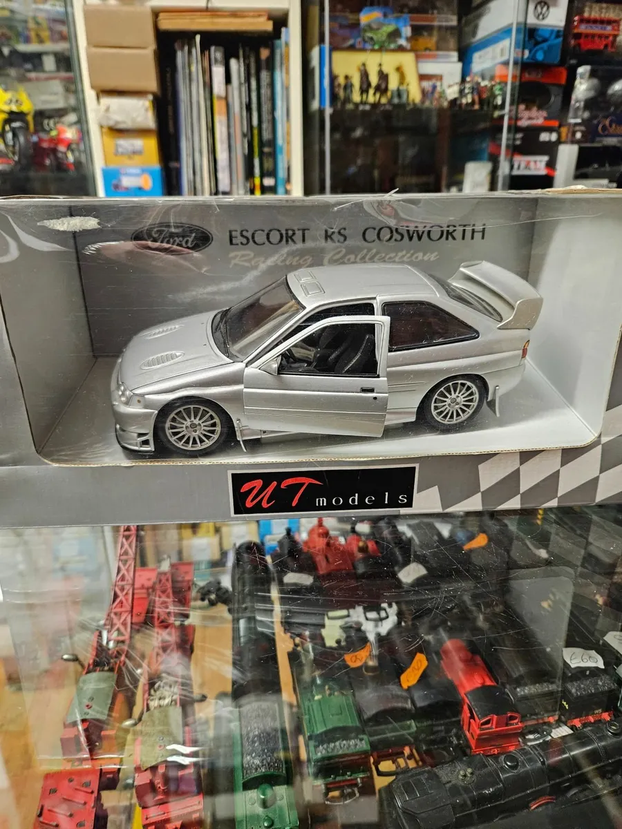 Corgi UT Ford Escort Cosworth 1.18 - Image 2