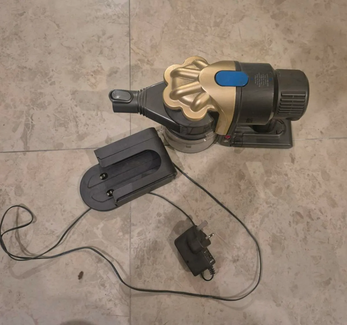 DYSON DC16 ROOT 6 BAGLESS  HANDHELD VACUUM BAR IS - Image 4