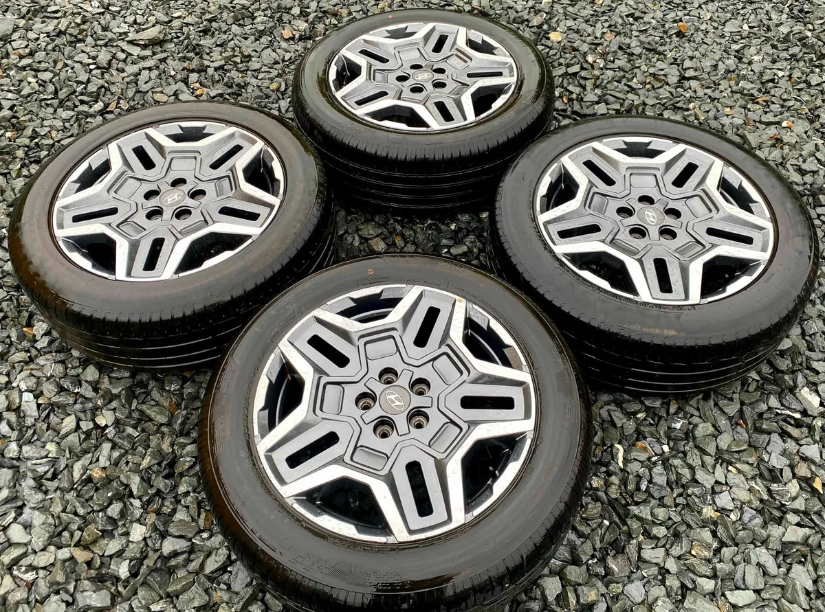 Excellent Condition 5x114.3 Genuine 19inch alloys - Image 1