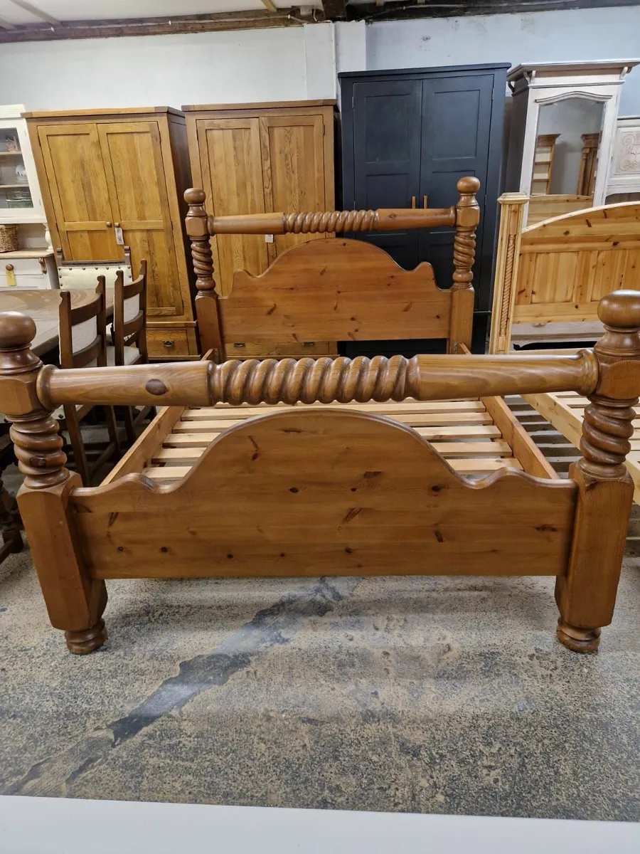 Vintage 5ft barley twist pine bed - Image 2