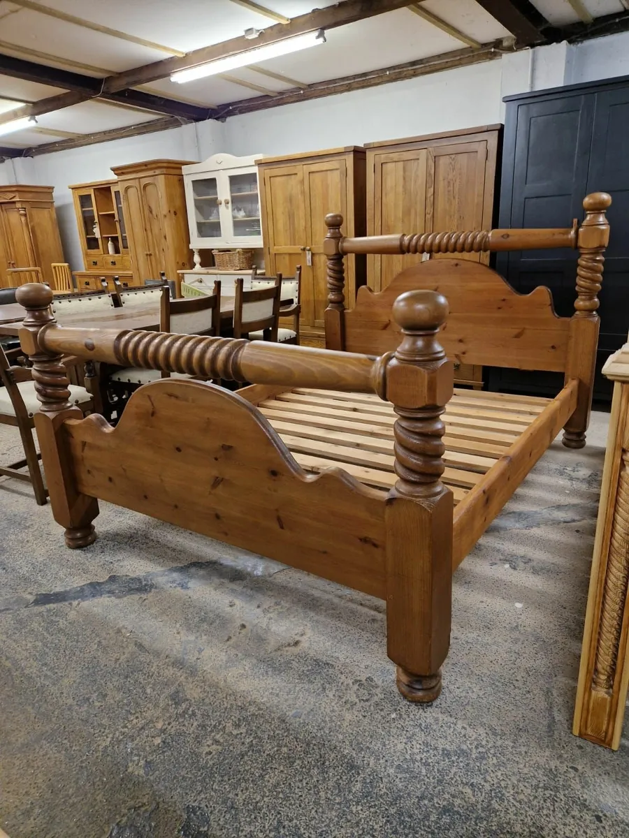 Vintage 5ft barley twist pine bed - Image 1