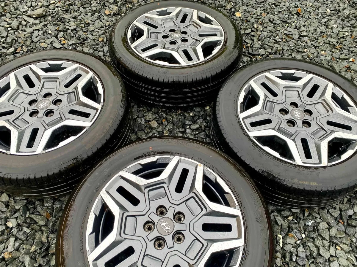 Excellent Condition 5x114.3 Genuine 19inch alloys - Image 2