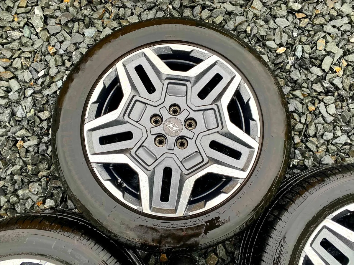 Excellent Condition 5x114.3 Genuine 19inch alloys - Image 3