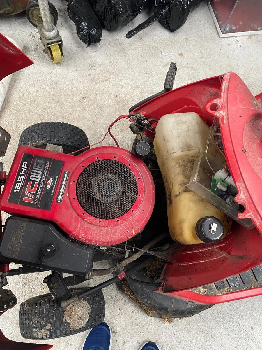 Tractor lawnmower for parts - Image 3