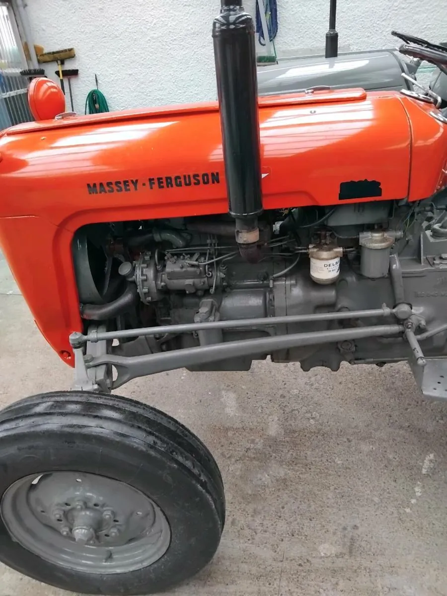 Vintage tractors. - Image 3