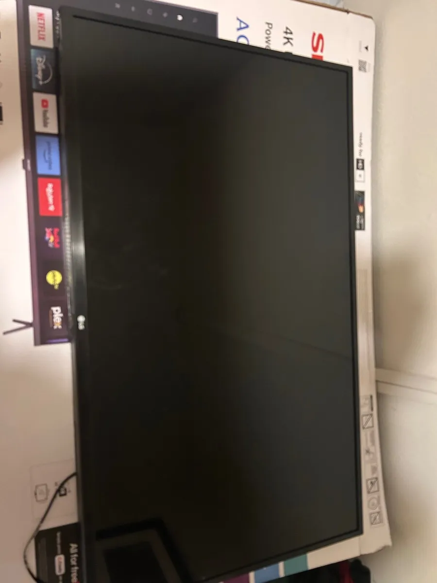 38” LG Smart TV LED - Image 1