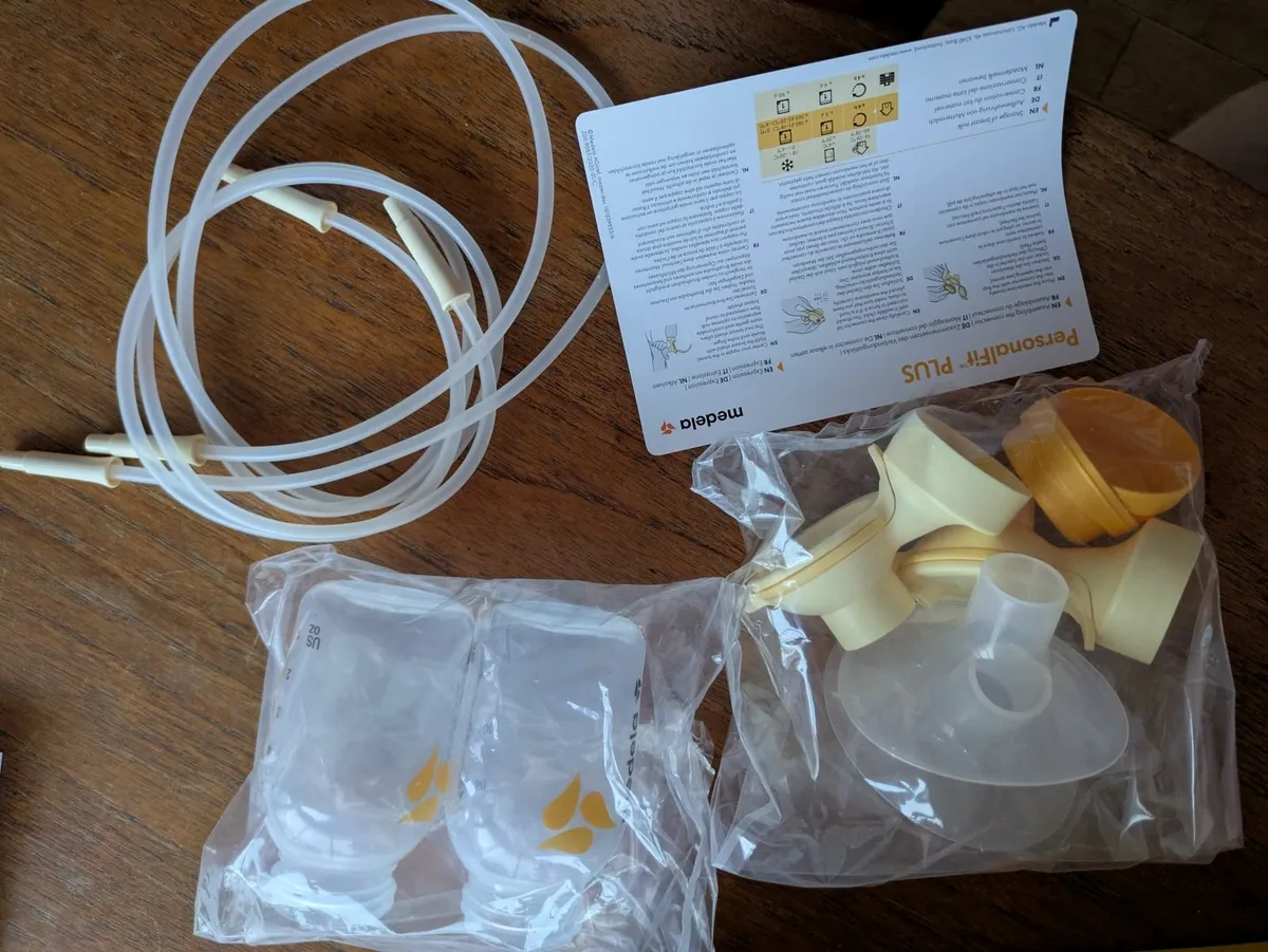 Medela breast pump double collection kit - Image 2