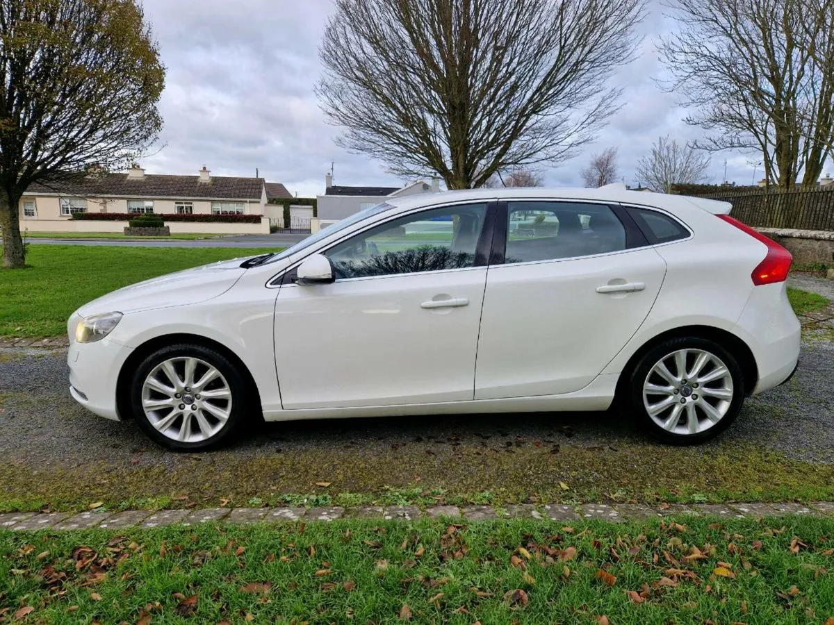 131 Volvo V40 1.6D Executive Nav New Nct - Image 3