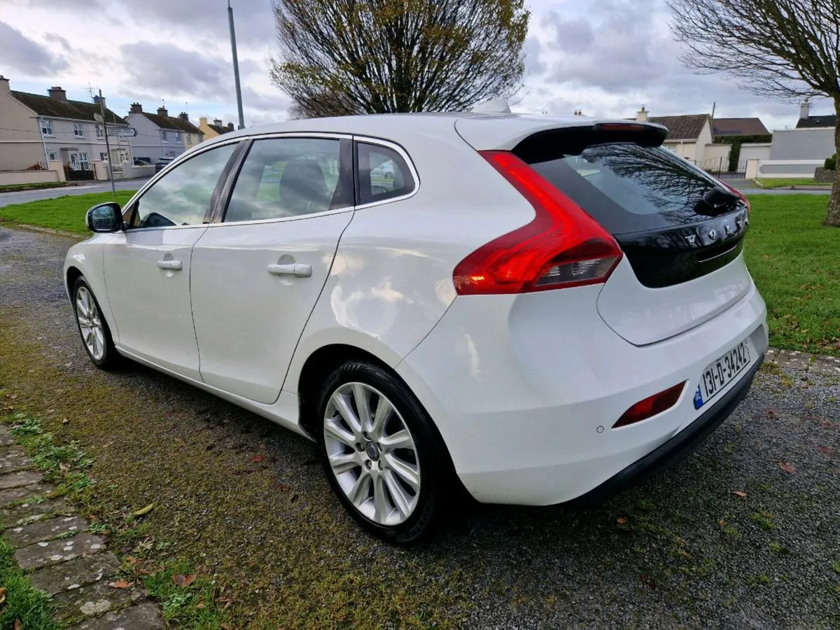 131 Volvo V40 1.6D Executive Nav New Nct - Image 4