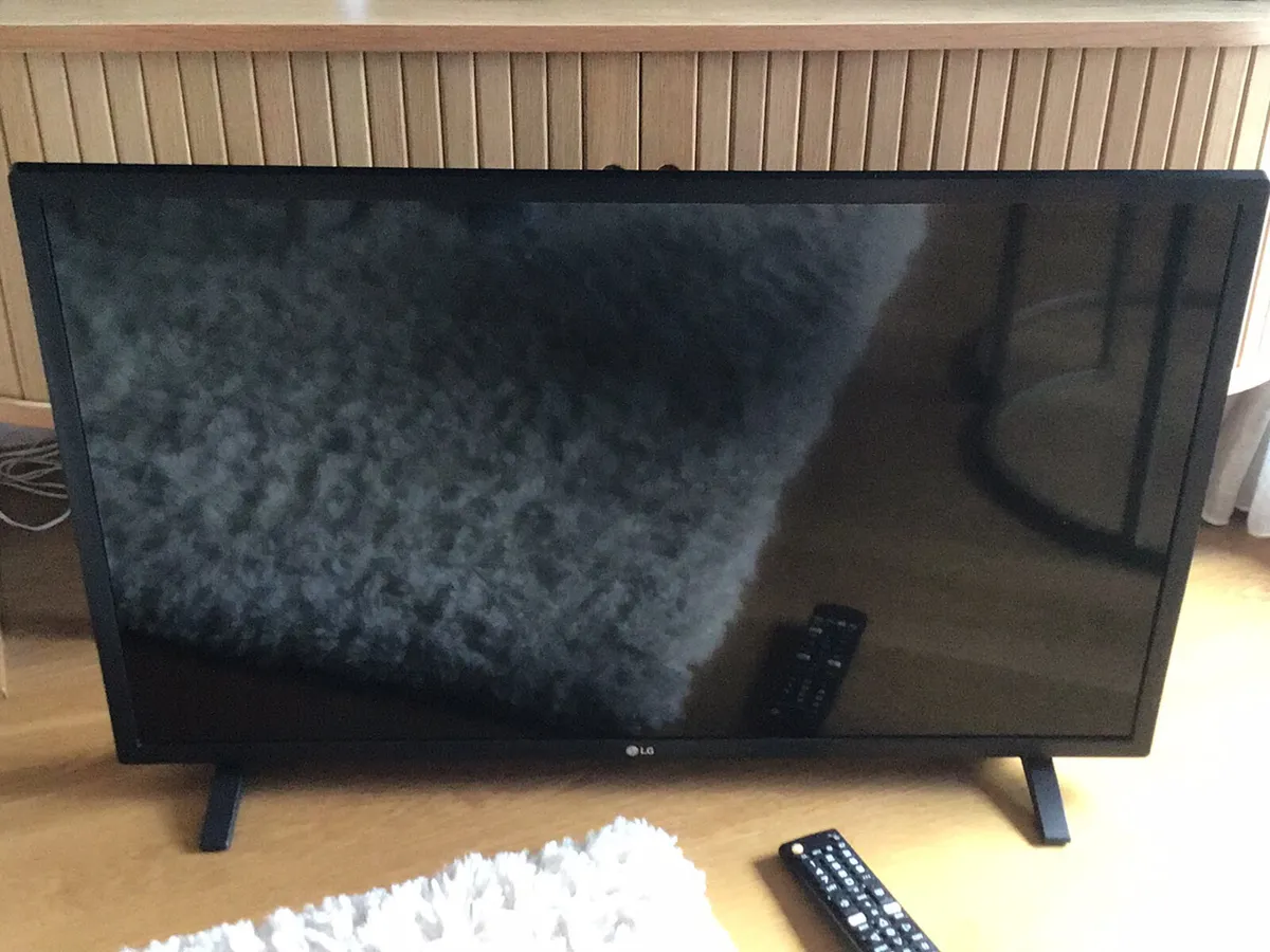 LG 32 inch 720p Smart TV - Image 1