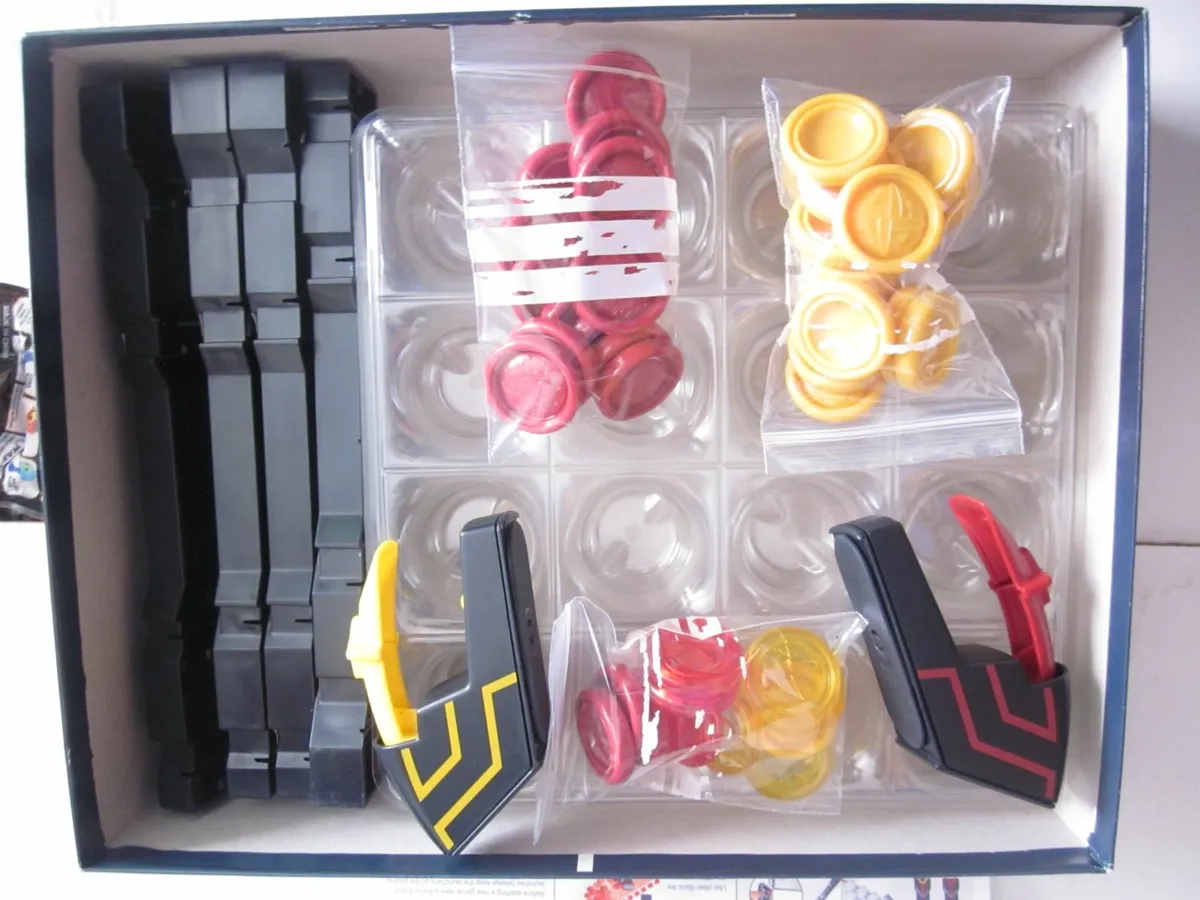 Connect 4 Launchers Board Game 2012 - Image 2